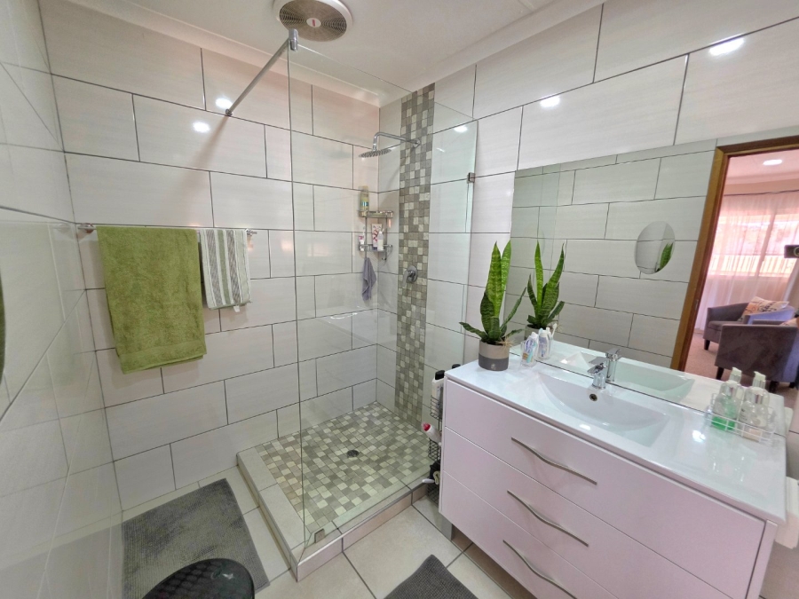 5 Bedroom Property for Sale in La Provance Free State